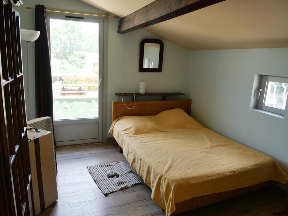 Cantegrel, chambres d'hôtes et sanitaires à l'étage chez l'habitant, 2 jours minimum Vacation rental in Provence-Alpes-Côte d'Azur