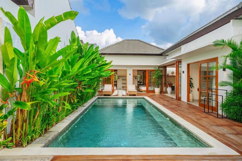 Property building, Swimming pool, Swimming pool