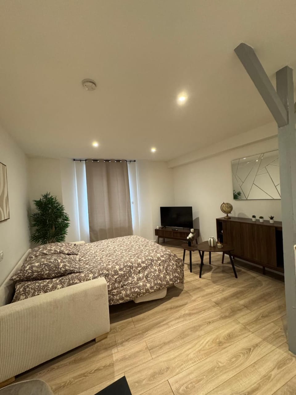 Communal lounge/ TV room, Living room