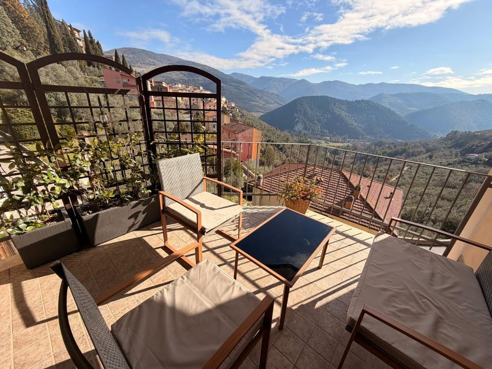 Property building, Balcony/Terrace, Living room
