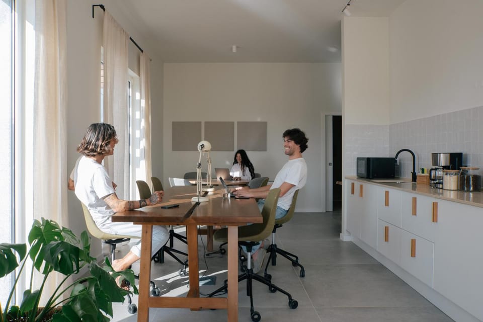 People, Coffee/tea facilities, Kitchen or kitchenette, group of guests