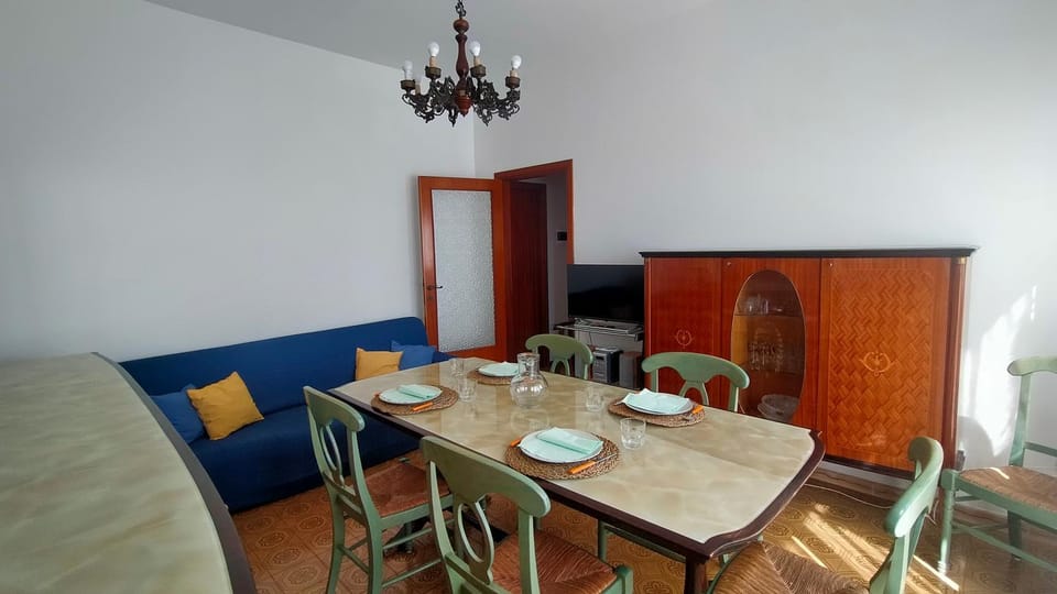 TRILOCALE A DUE PASSI DAL MARE E DAL CENTRO- cod 499 Apartment in Marcelli