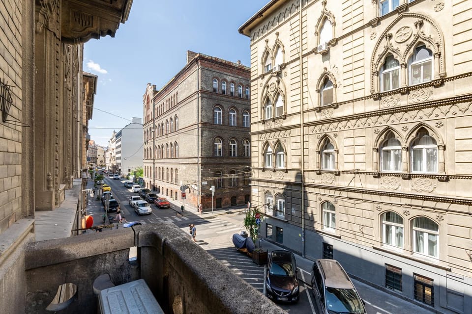 Day, Neighbourhood, Balcony/Terrace, City view, Street view