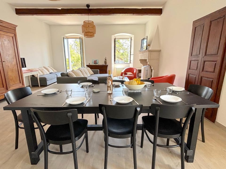 Seating area, Dining area