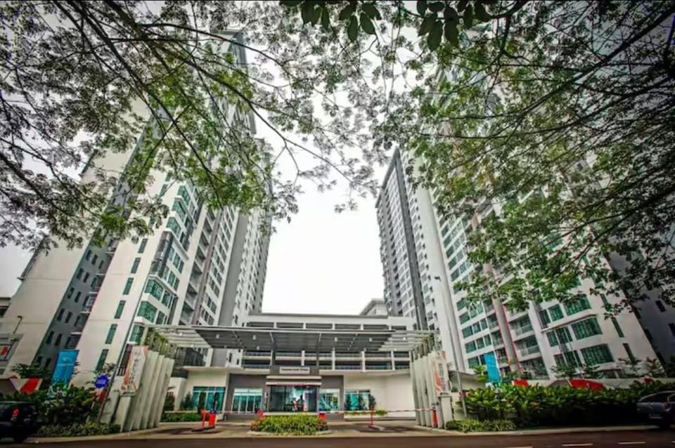 JB Austin Regency Simple N Tidy 5pax PLUS 1 Apartment in Johor Bahru