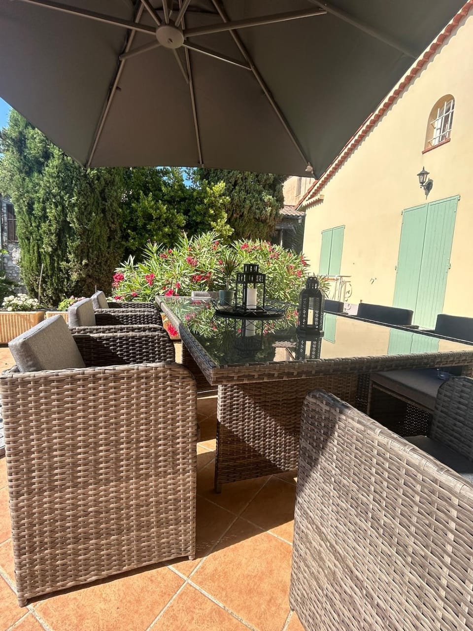 Patio, Dining area