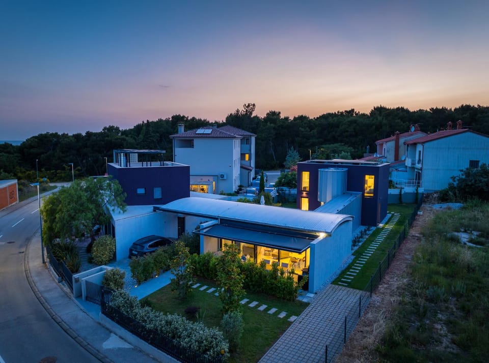 Property building, Neighbourhood, Garden view, Sunset
