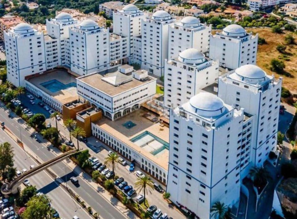 Property building, Day, Neighbourhood, Bird's eye view, City view, Street view, Location