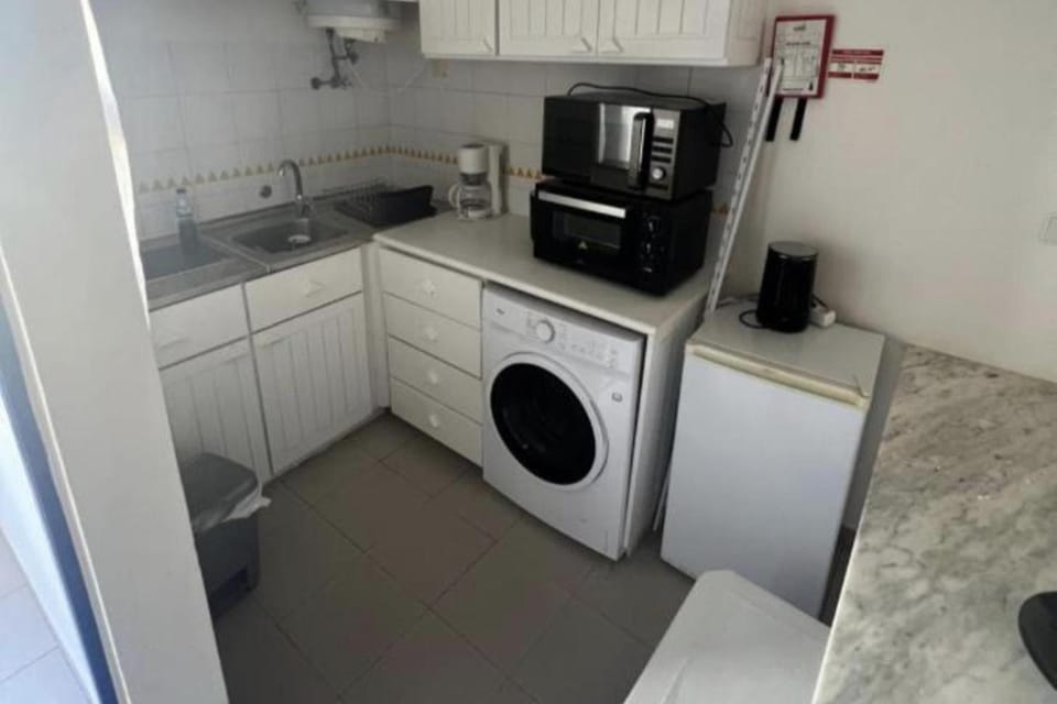 Coffee/tea facilities, Kitchen or kitchenette, dishwasher, microwave, stove, washing machine