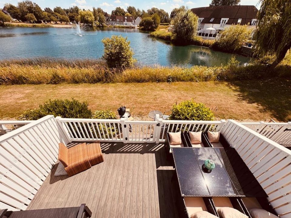 Patio, View (from property/room), Balcony/Terrace, Lake view, River view
