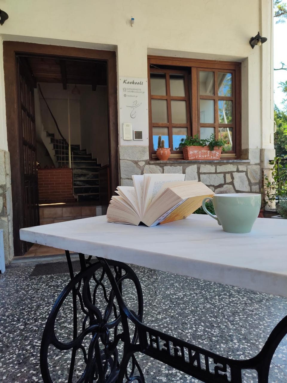 Patio, Day, Balcony/Terrace