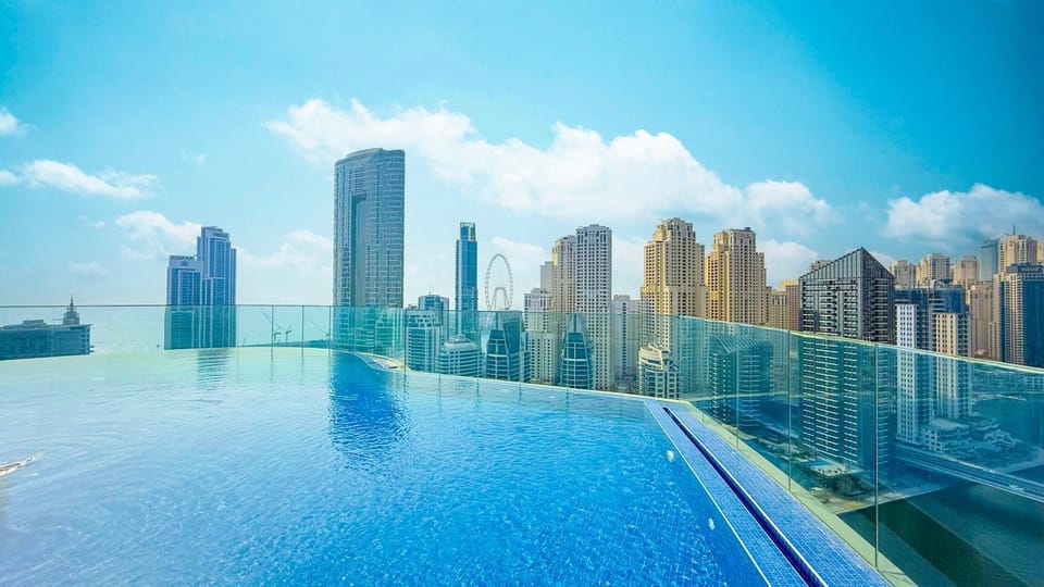 LUXE Rooftop Infinity Pool 5 Mins to JBR Dubai Marina View Apartment in Dubai