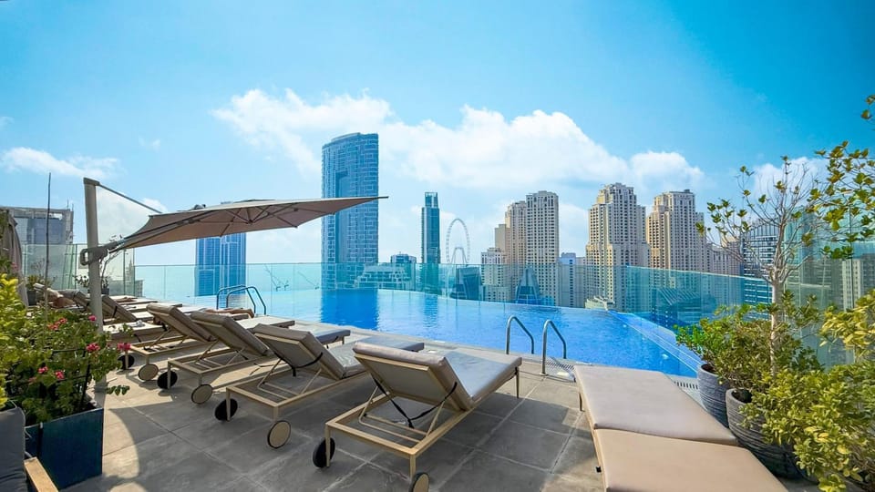 LUXE Rooftop Infinity Pool 5 Mins to JBR Dubai Marina View Apartment in Dubai