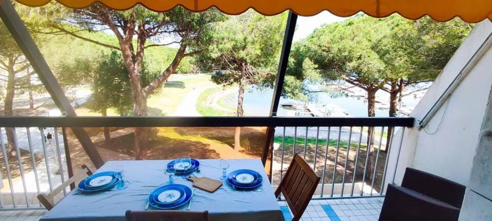 Natural landscape, Balcony/Terrace, Lake view