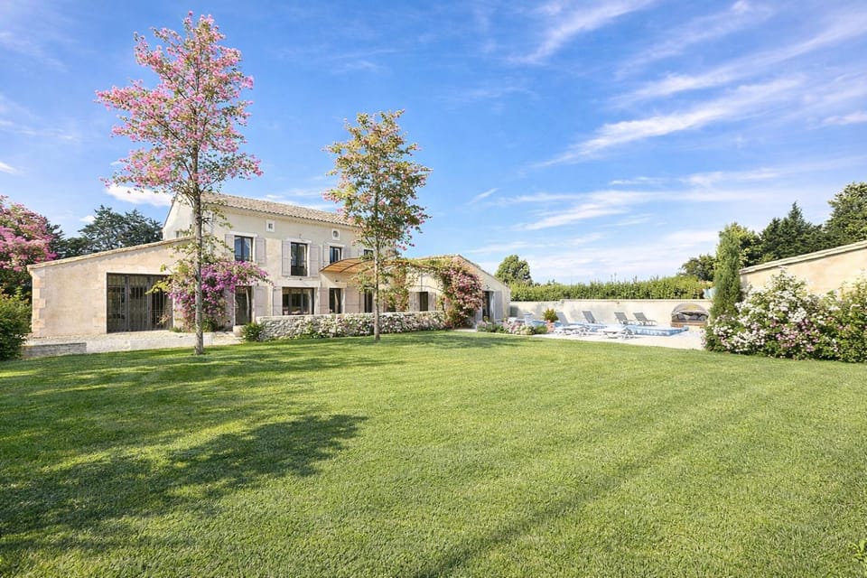 Mas Provençal de Charme avec Espace Télétravail Luxe Calme et Détente Villa in Avignon