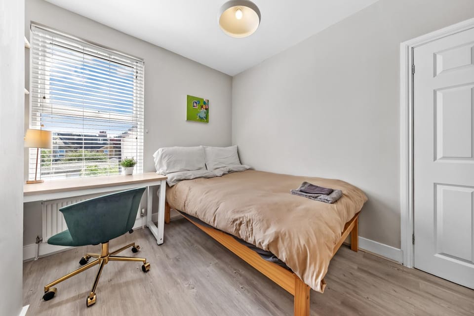 Tranquil 2 Bedroom Rose Cottage near Stratford Villa in London