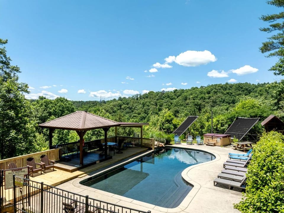 Incredible Riverfront Cabin Surrounded by Trees for an Unforgettable Escape in Nature in Blue Ridge, Georgia Cabin in Georgia