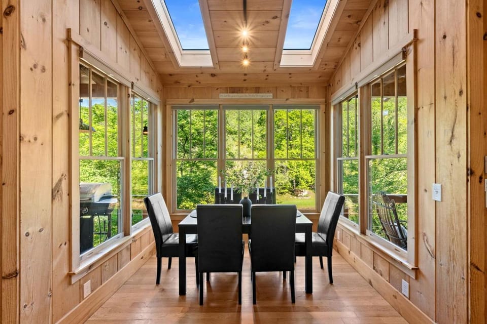 Incredible Riverfront Cabin Surrounded by Trees for an Unforgettable Escape in Nature in Blue Ridge, Georgia Cabin in Georgia