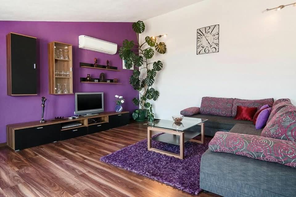 Communal lounge/ TV room, TV and multimedia, Living room, Seating area