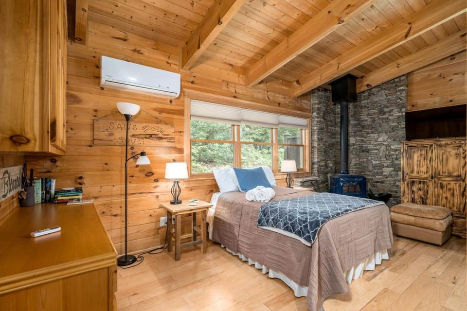 Delightful Cabin Rental with Mountain Views near Chattahoochee National Forest, Georgia Cabin in Georgia