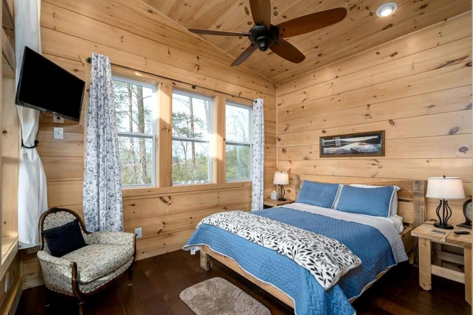 Fantastic Glamping Tiny Home Rental on The Toccoa River in Blue Ridge, Georgia House in Georgia