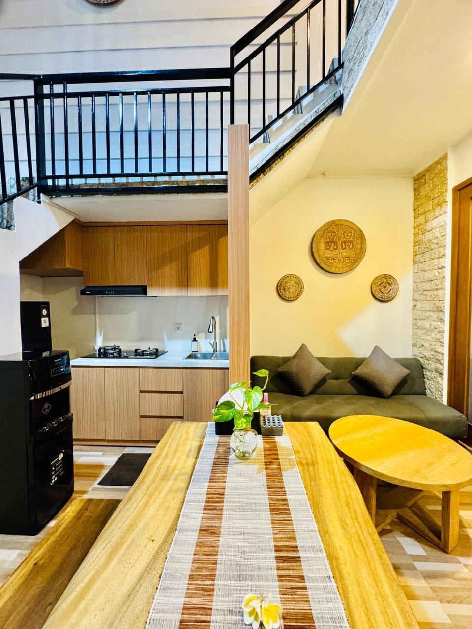 Kitchen or kitchenette, Living room, Seating area, minibar, stove
