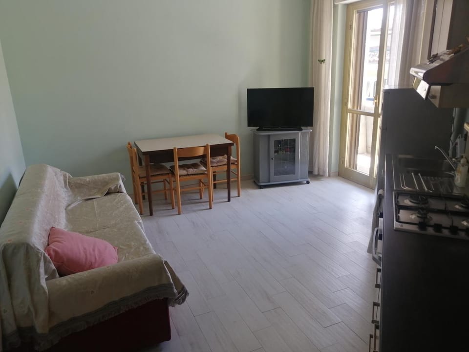 Kitchen or kitchenette, Living room, Seating area