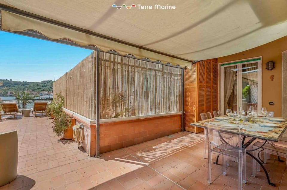 Blue Sign, TerreMarine Apartment in Province of Massa and Carrara