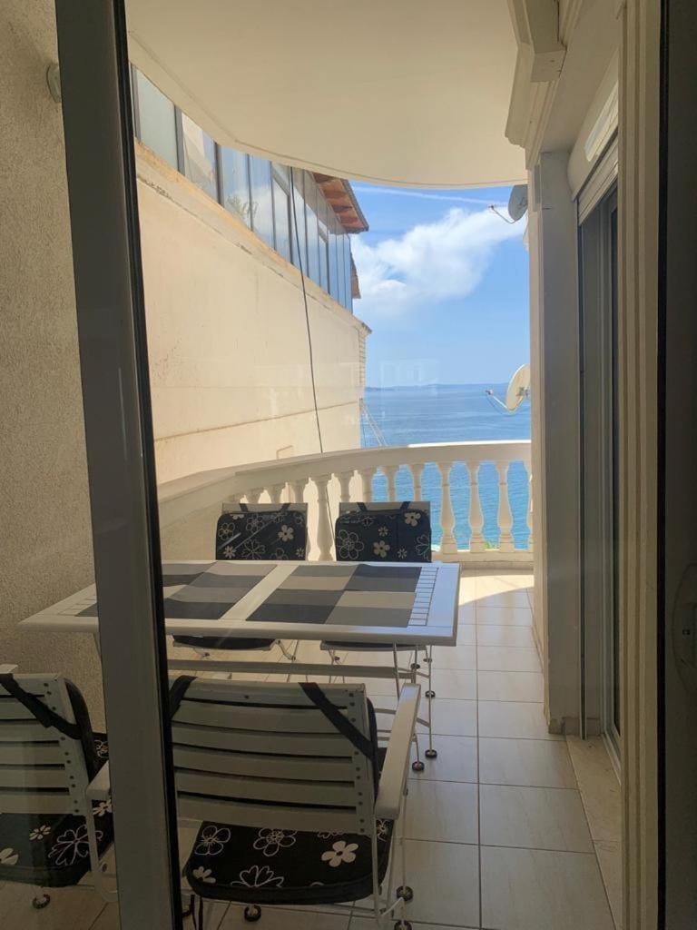Natural landscape, View (from property/room), Balcony/Terrace, Dining area, Sea view