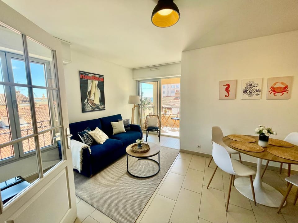 Harbor Dockside Apartment in Cannes