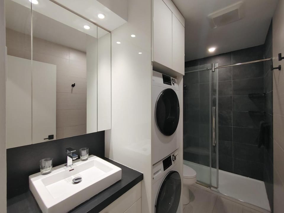 Shower, Bathroom, Family, washing machine, washing machine, dryer