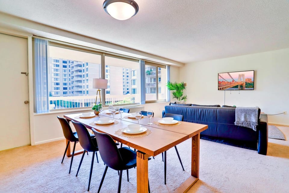 Seating area, Dining area