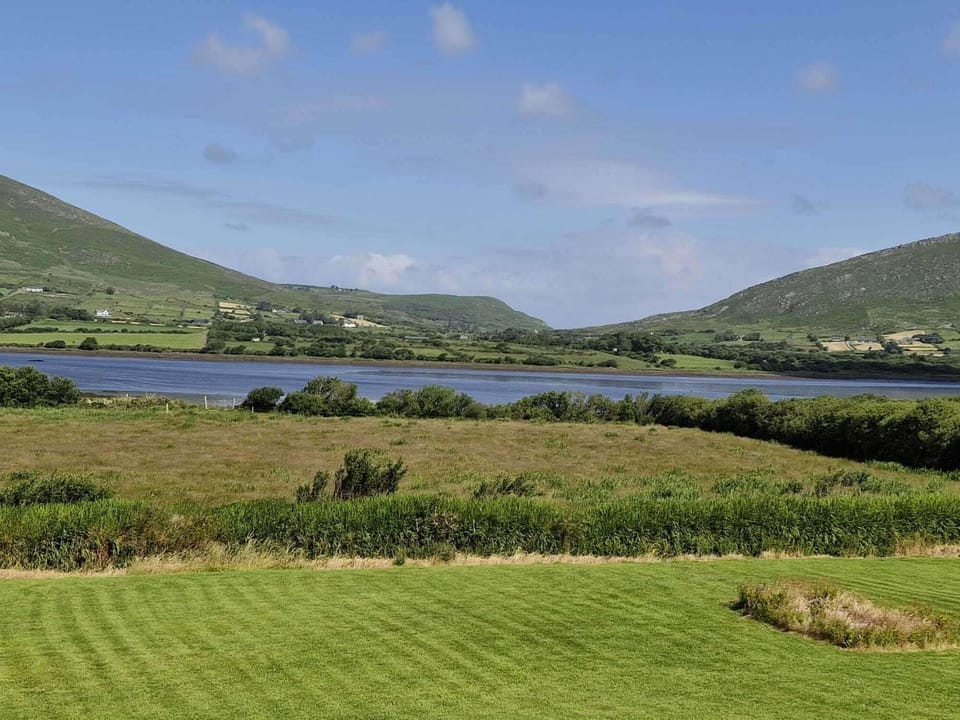 Villa Rose - Sleeps 2 & Stunning Seaside Views Villa in County Kerry