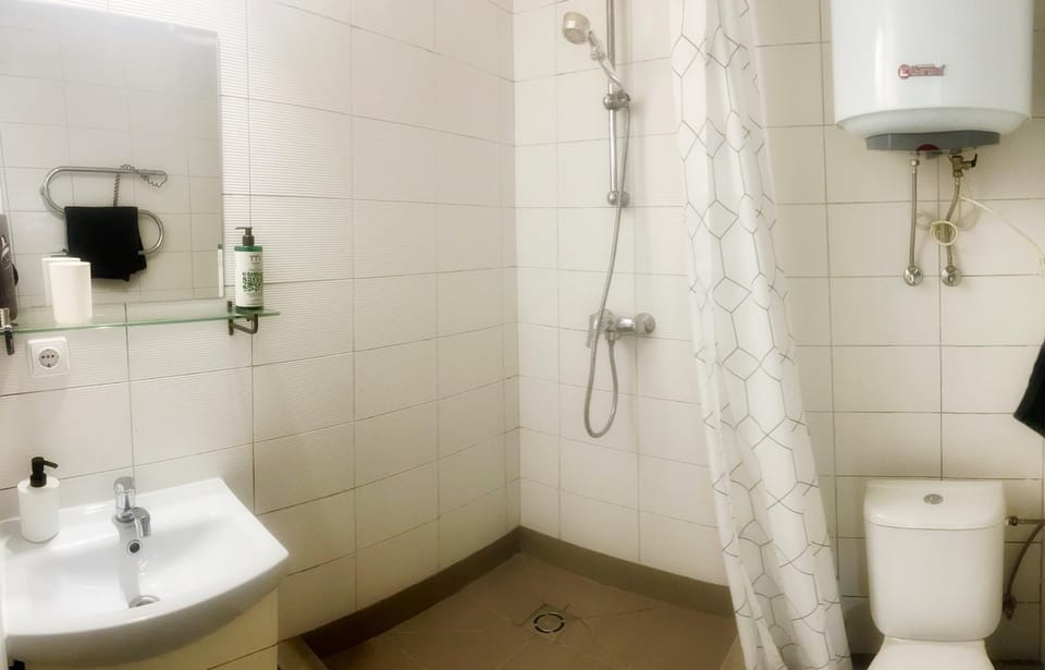 Shower, Toilet, Bathroom, towels