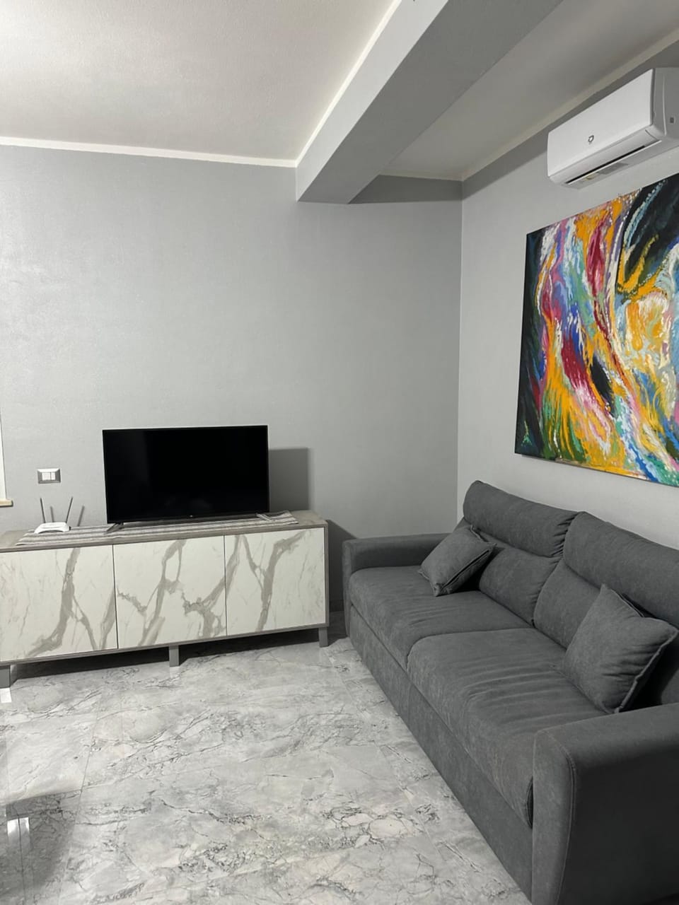 Communal lounge/ TV room, TV and multimedia, Living room, Seating area, Evening entertainment