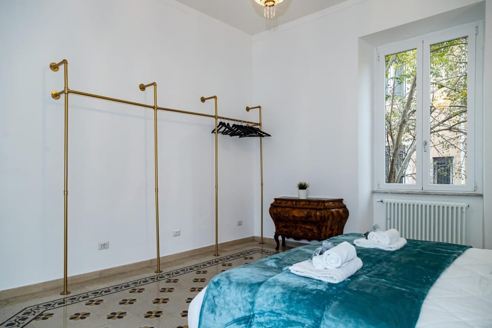Bed, Photo of the whole room, Bedroom, towels