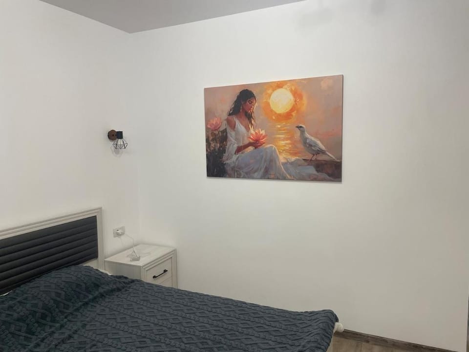 Bed, Photo of the whole room, Decorative detail, Bedroom