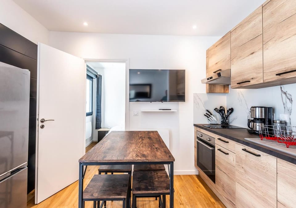 TV and multimedia, Kitchen or kitchenette, Dining area, dishwasher, oven, pet friendly, stove
