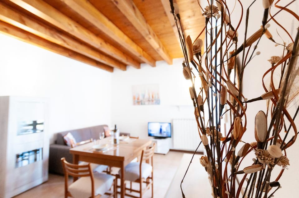 TV and multimedia, Living room, Dining area
