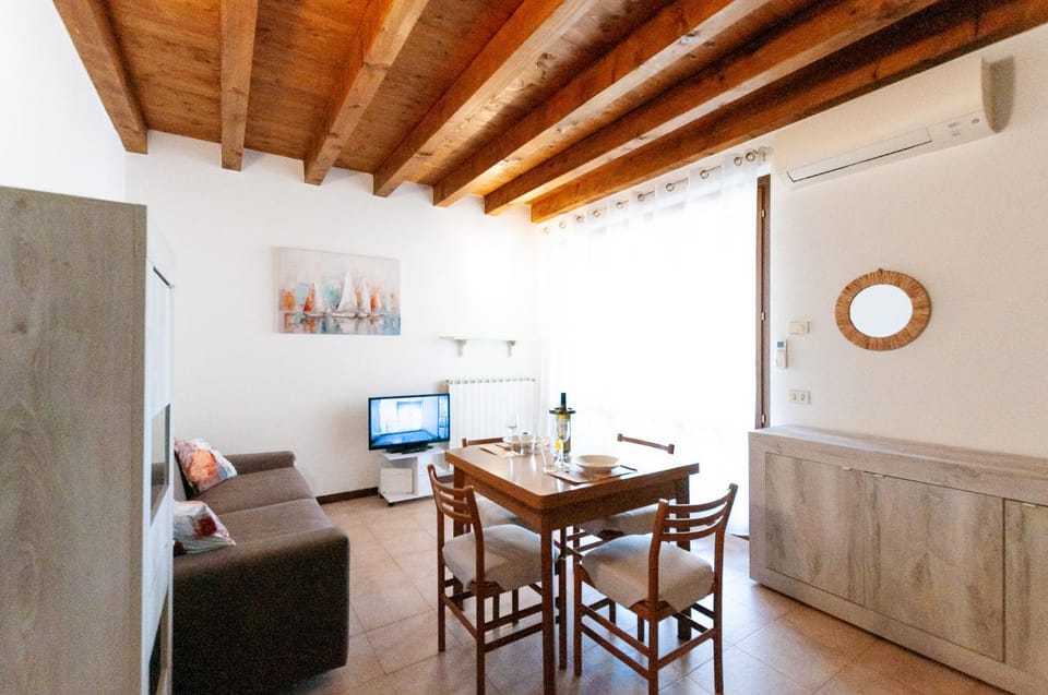 TV and multimedia, Living room, Dining area
