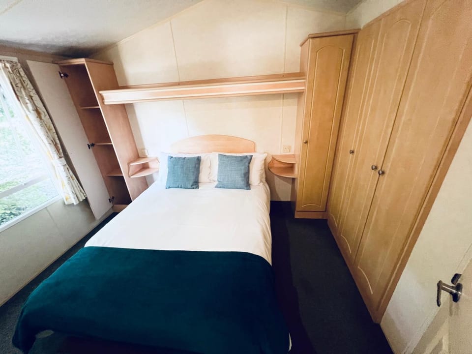 Bed, Photo of the whole room, Bedroom, wardrobe