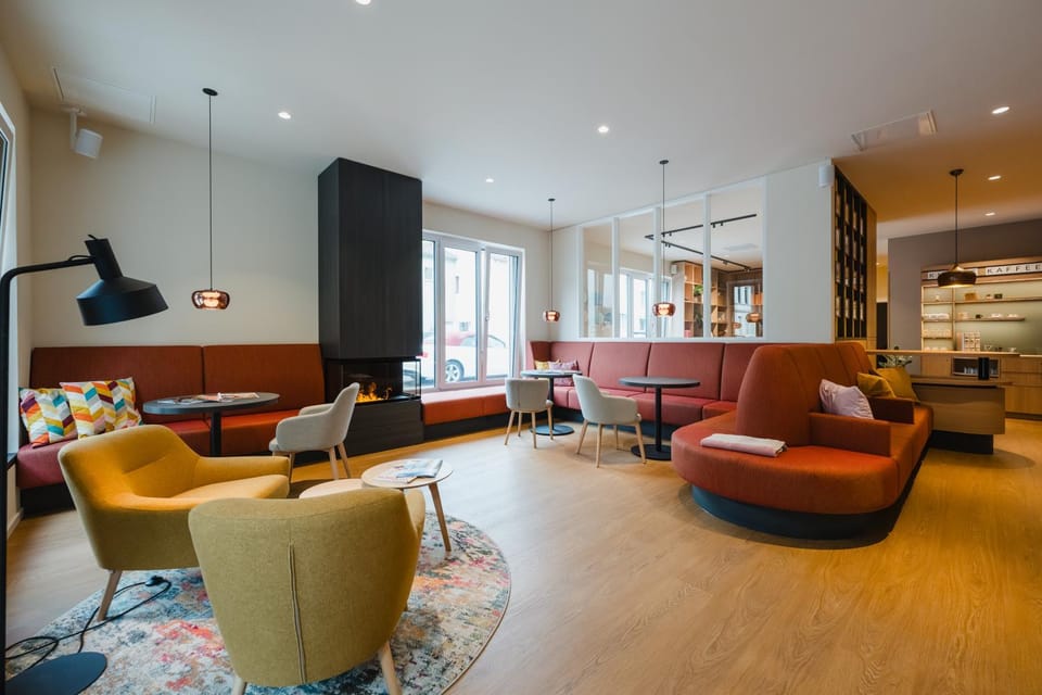 Communal lounge/ TV room, Lobby or reception, Seating area