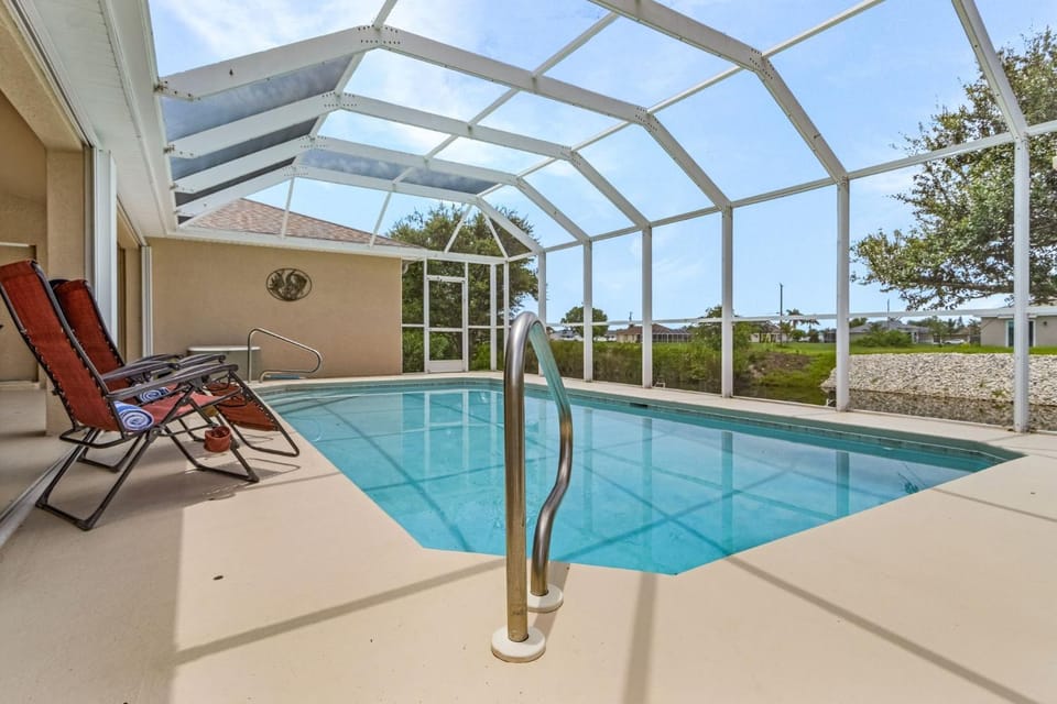 Horizons of Peace Await - Tranquil Horizons - Roelens House in Cape Coral
