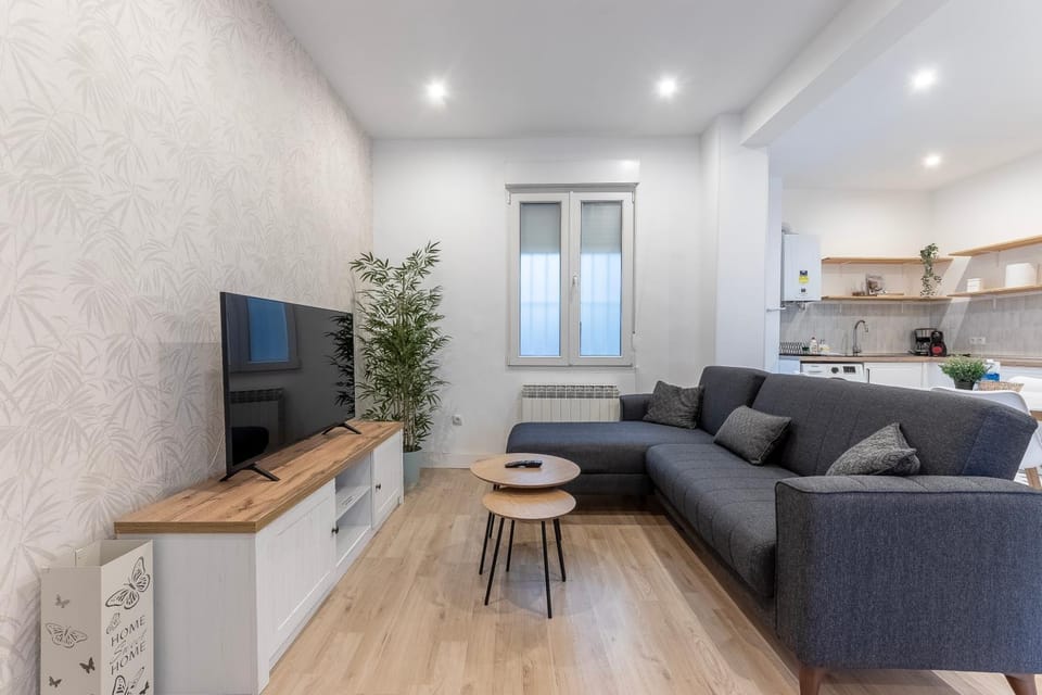TV and multimedia, Living room, Seating area, Dining area, Evening entertainment