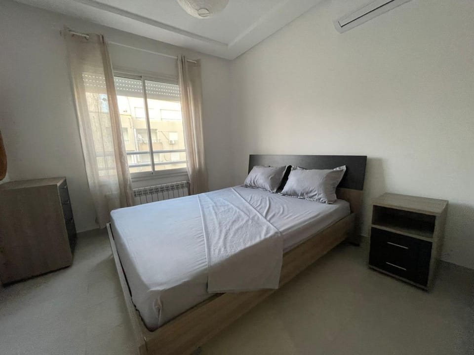 Photo of the whole room, Bedroom