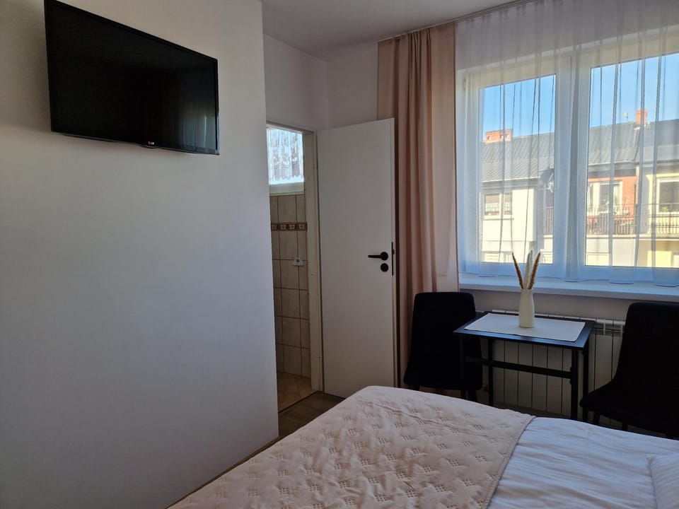 TV and multimedia, Photo of the whole room, Bedroom