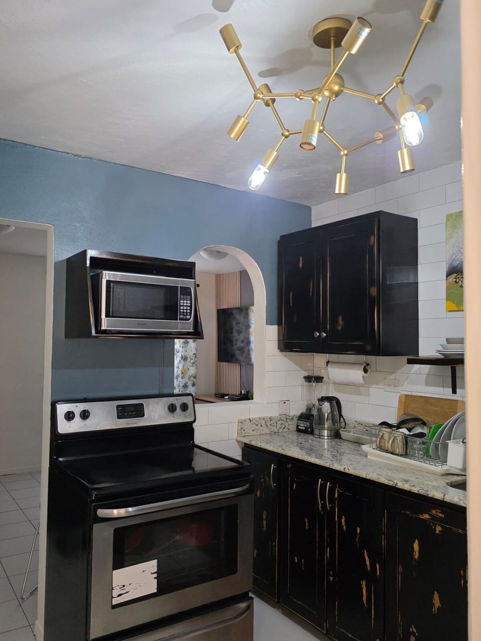 Stylish 2BR Prime Location Gated 24 7 Secure Apartment in Kingston