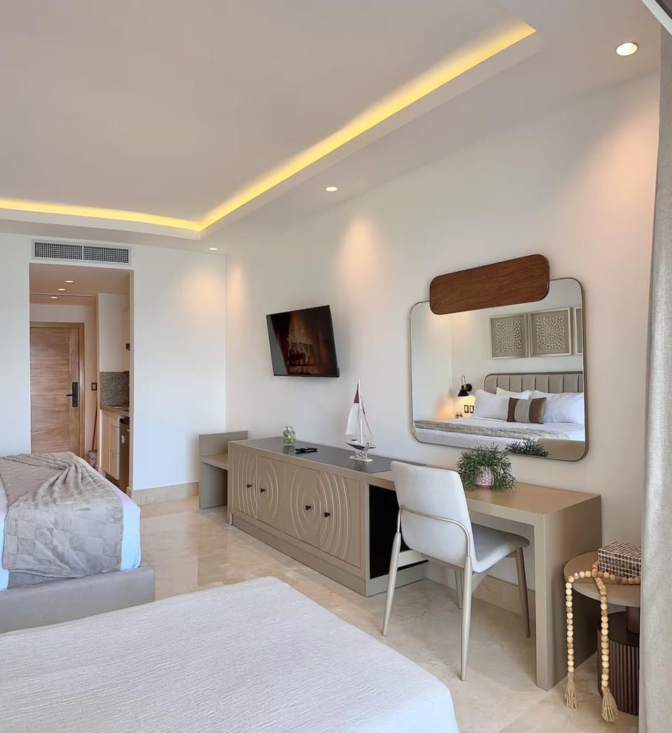 Photo of the whole room, Seating area, Bedroom