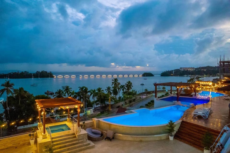 Natural landscape, Sea view, Swimming pool, sunbed