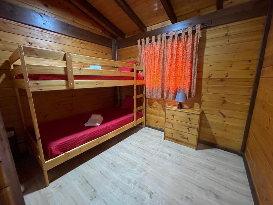 Bedroom, bunk bed